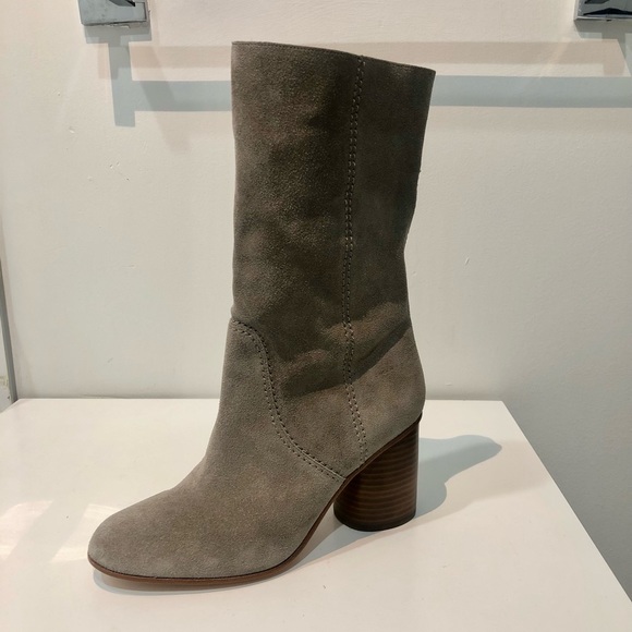 Coach: Women’s Suede Heeled Calf Boot Size: 7 - Picture 2 of 9